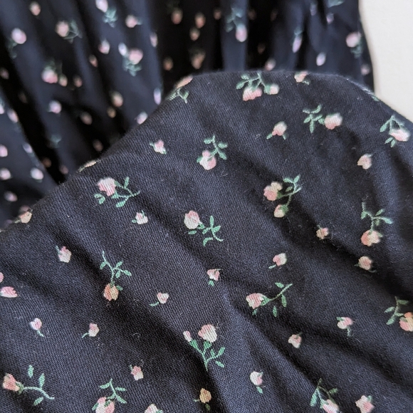 Brandy Melville Woman's Robbie Floral Wrap Around Dress - Picture 8 of 9